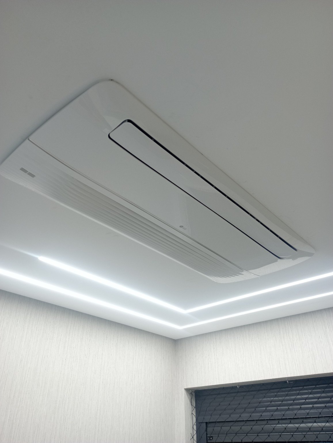 Instalação de ar-condicionado em ambiente residencial